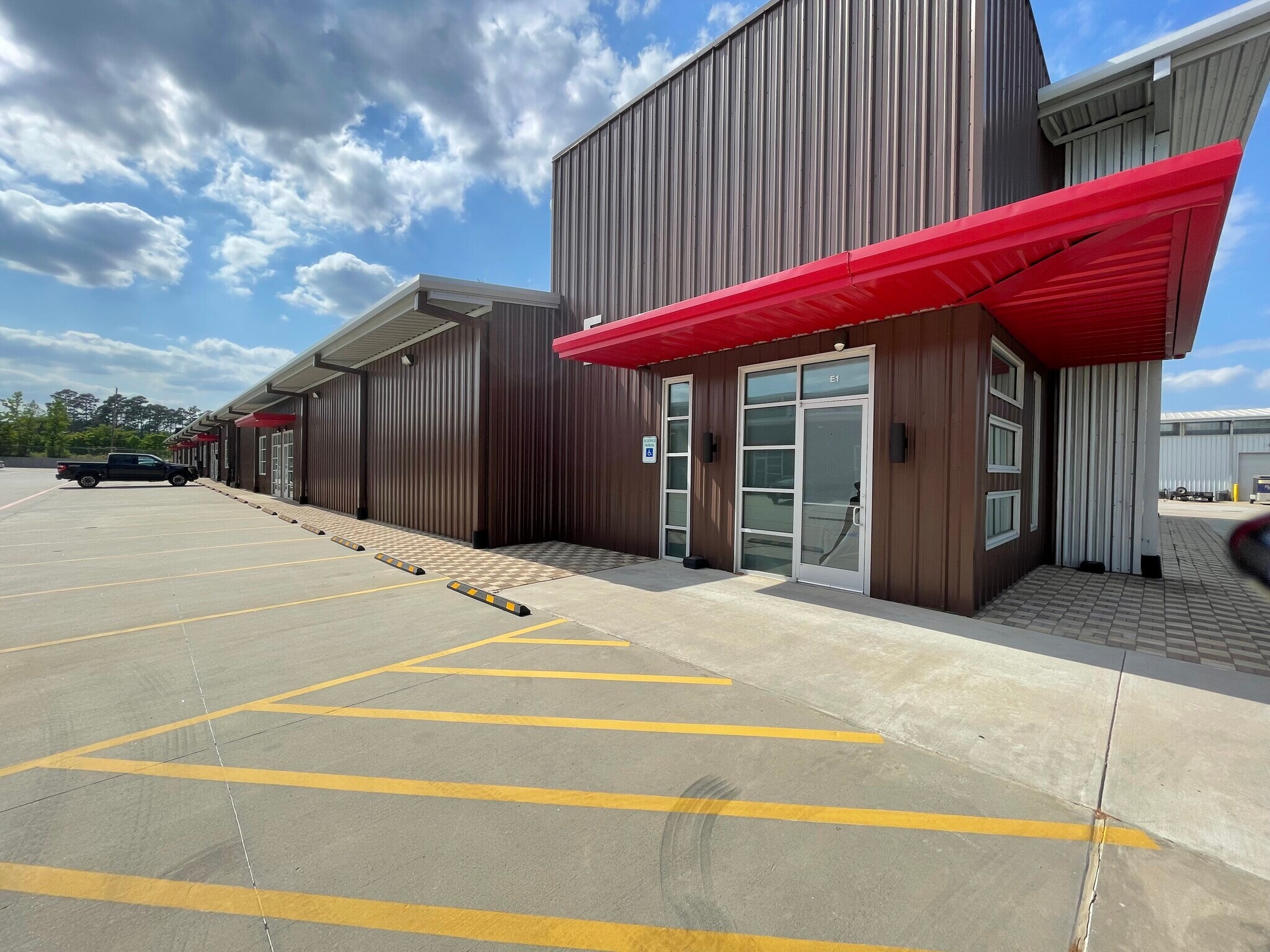 331 Corporate Wood Dr, Magnolia, TX à louer Photo de l’immeuble– Image 1 sur 9