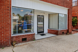 130 E Connecticut Ave, Southern Pines, NC à louer Photo de l’immeuble– Image 2 sur 8