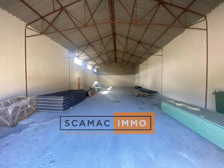 Industriel/Logistique dans Gardanne à louer - Photo de l’immeuble – Image 2 sur 4