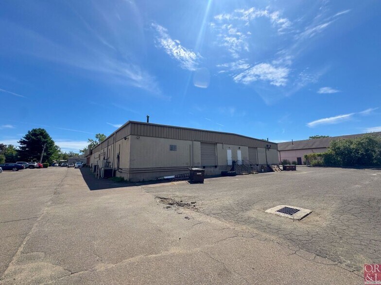 10 Capital Dr, Wallingford, CT à louer - Photo de l’immeuble – Image 3 sur 12