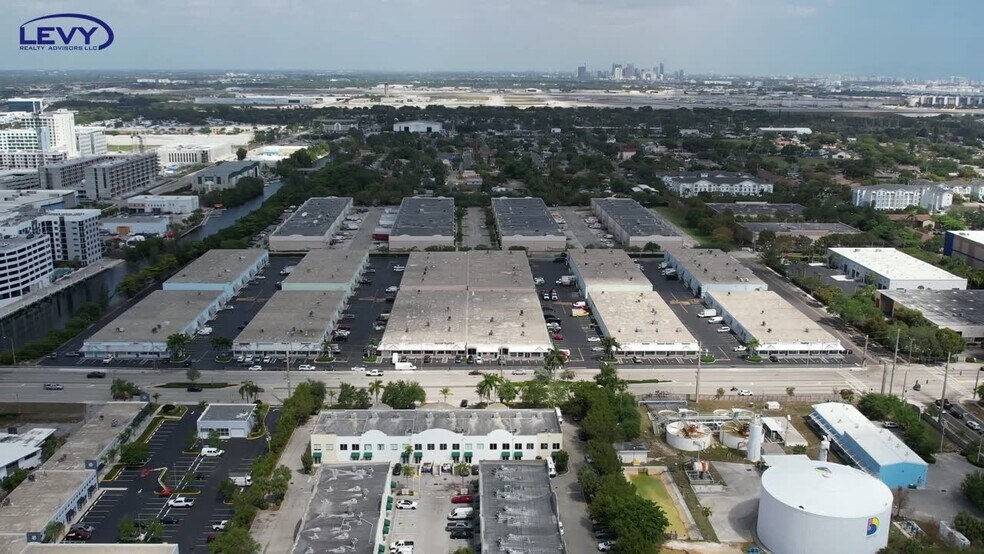 1200-1340 Stirling Rd, Dania Beach, FL à louer - Vidéo sur l’annonce professionnelle – Image 2 sur 14