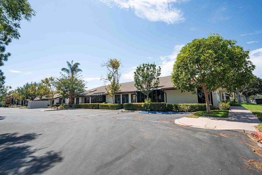 3151 Airway Ave, Costa Mesa, CA à vendre - Photo de l’immeuble – Image 2 sur 12