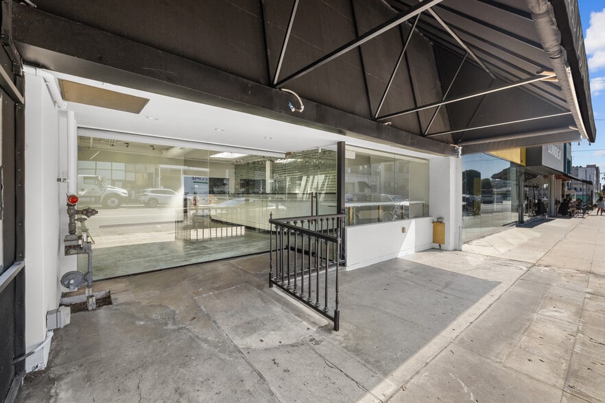 310-315 S Robertson Blvd, Los Angeles, CA à louer - Photo de l’immeuble – Image 3 sur 33