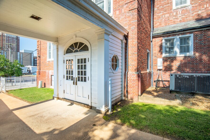 7530 Maryland Ave, Clayton, MO à vendre - Photo de l’immeuble – Image 2 sur 8