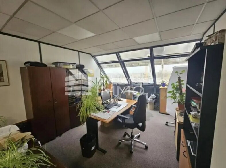 Bureau dans Pantin à louer - Photo de l’immeuble – Image 2 sur 7