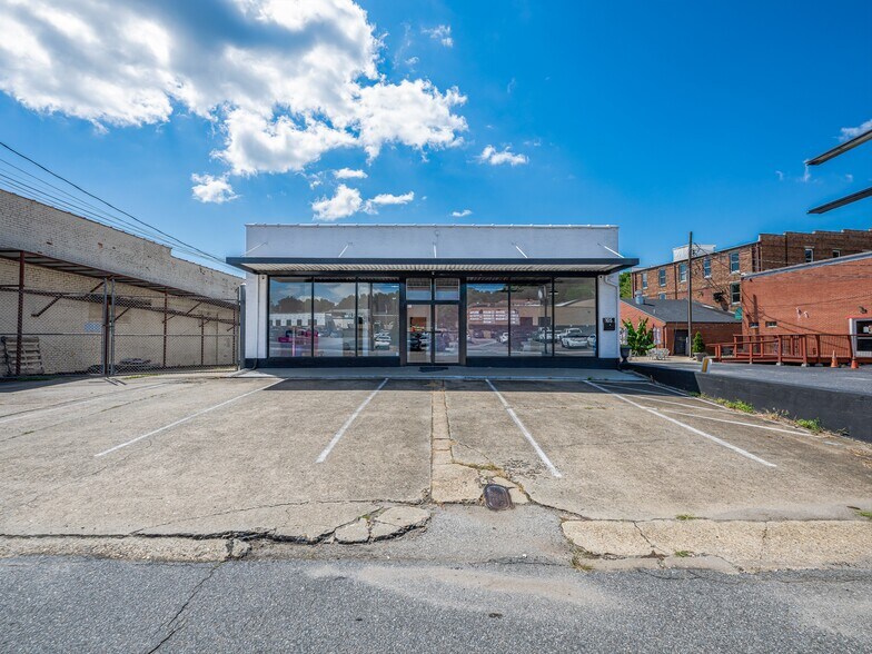105 W Henderson St, Marion, NC à vendre - Photo de l’immeuble – Image 2 sur 28