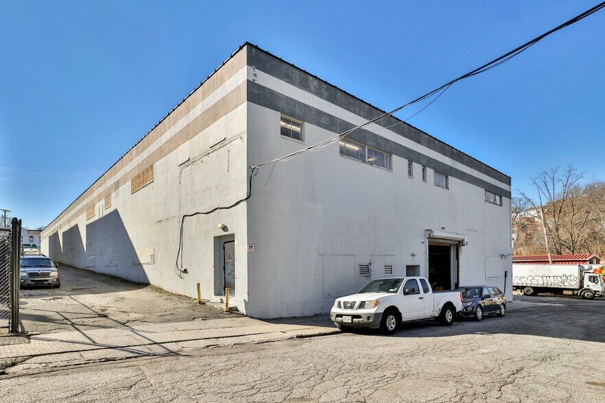 16 Harrison Ave, Yonkers, NY à louer - Photo de l’immeuble – Image 3 sur 72