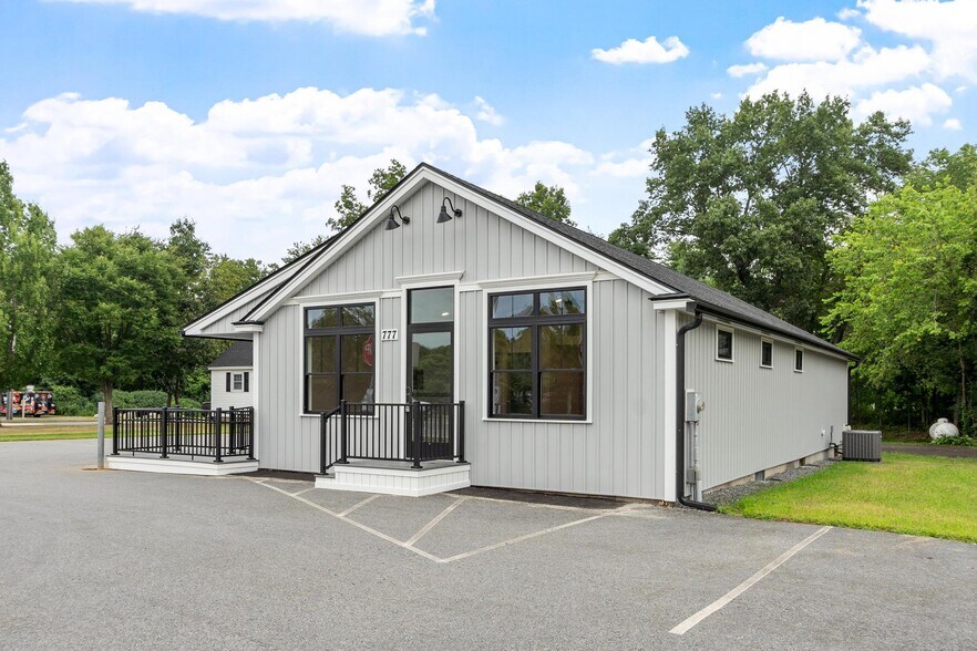 777 Boston Rd, Groton, MA à louer - Photo de l’immeuble – Image 1 sur 15