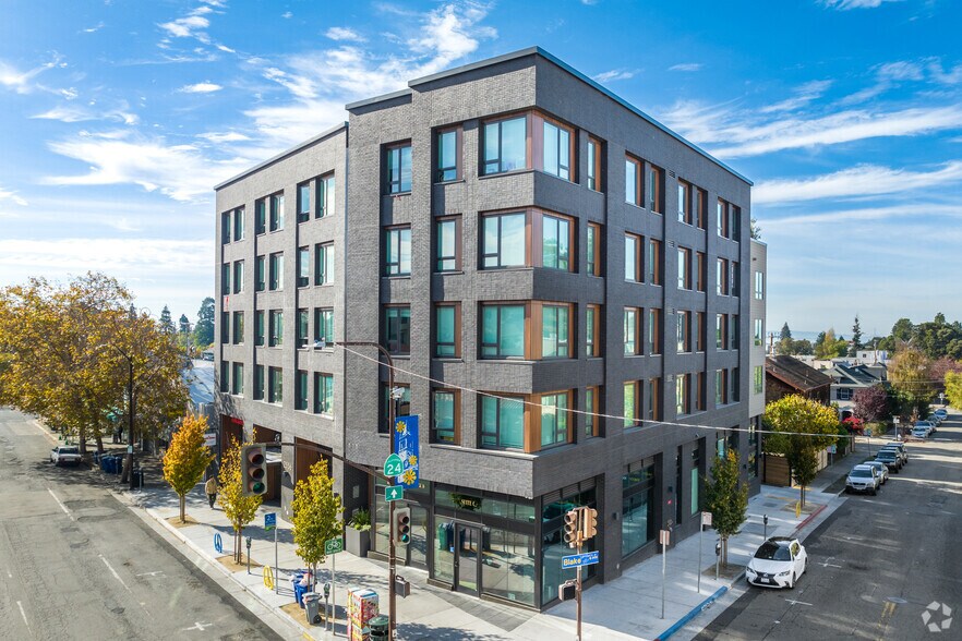 2556 Telegraph Ave, Berkeley, CA à louer - Photo de l’immeuble – Image 1 sur 7