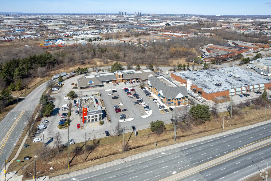 555 N Rivermede Rd, Concord, ON à louer - Photo de l’immeuble – Image 2 sur 2