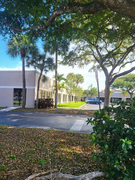 4800 N State Road 7, Fort Lauderdale, FL à vendre - Photo de l’immeuble – Image 2 sur 16