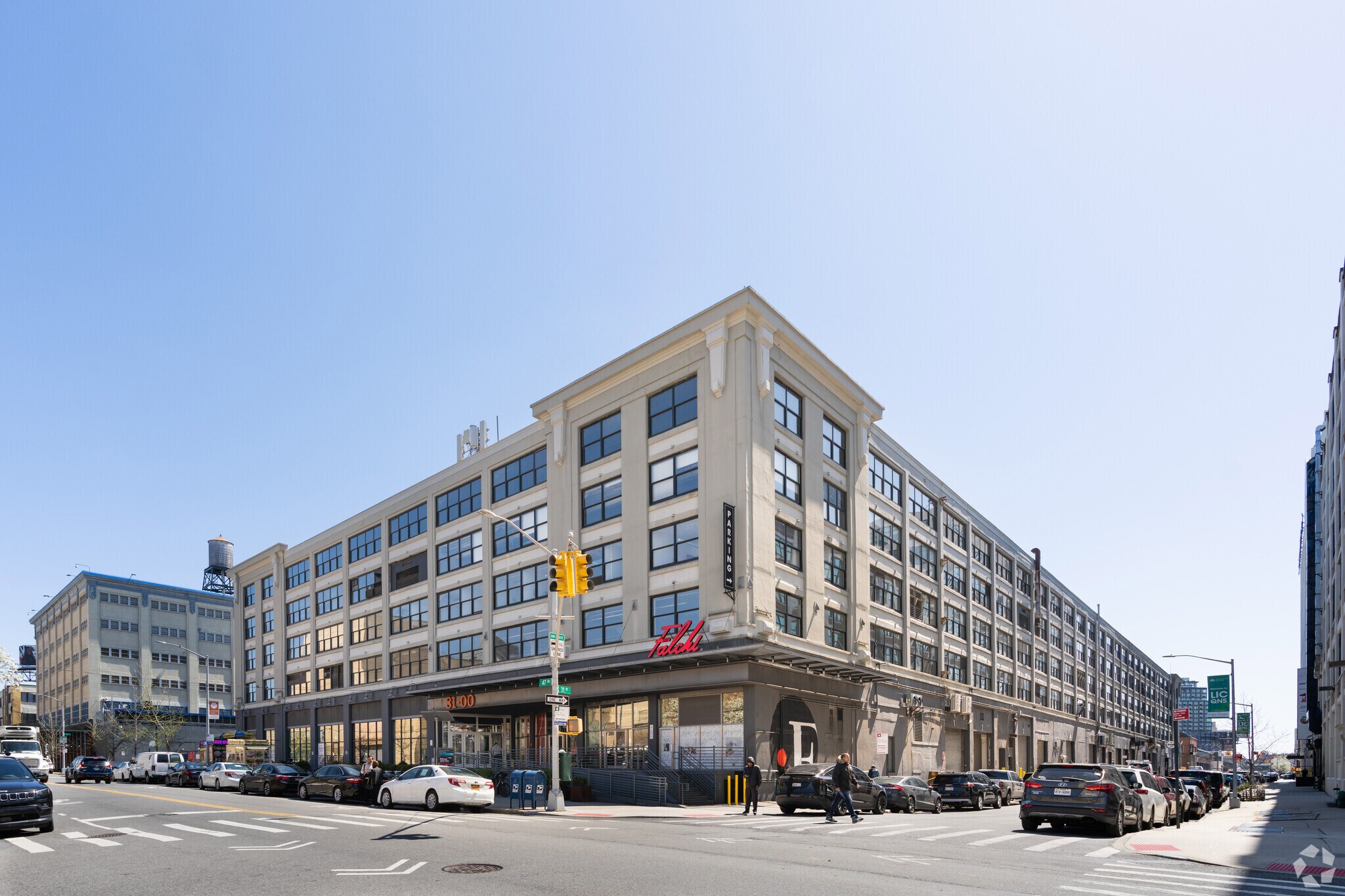 31-00 47th Ave, Long Island City, NY à louer Photo de l’immeuble– Image 1 sur 15
