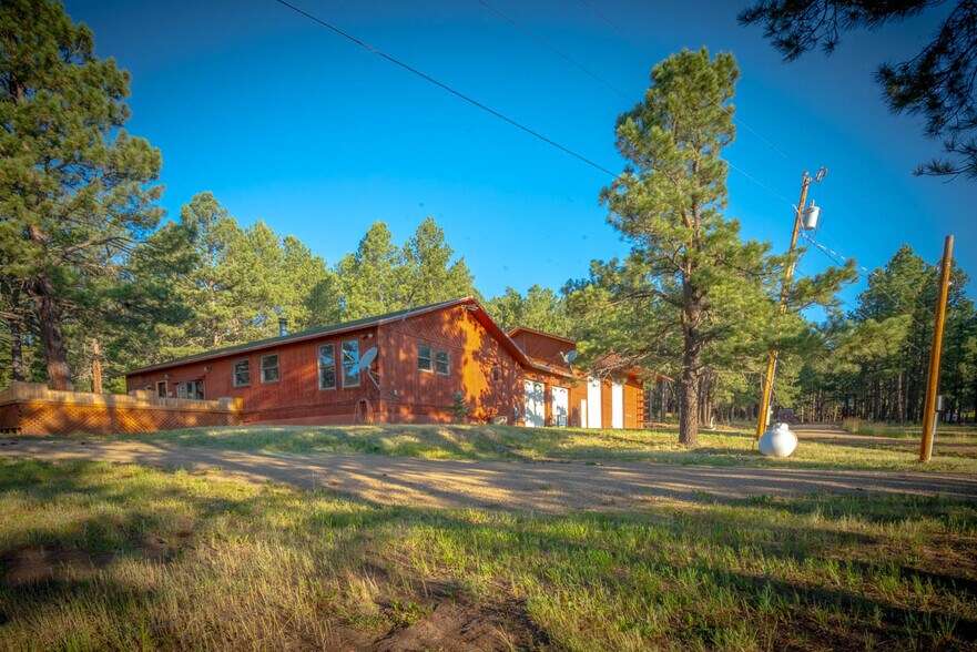 13 Pine Tree Rd, Angel Fire, NM à vendre - Photo principale – Image 1 sur 19
