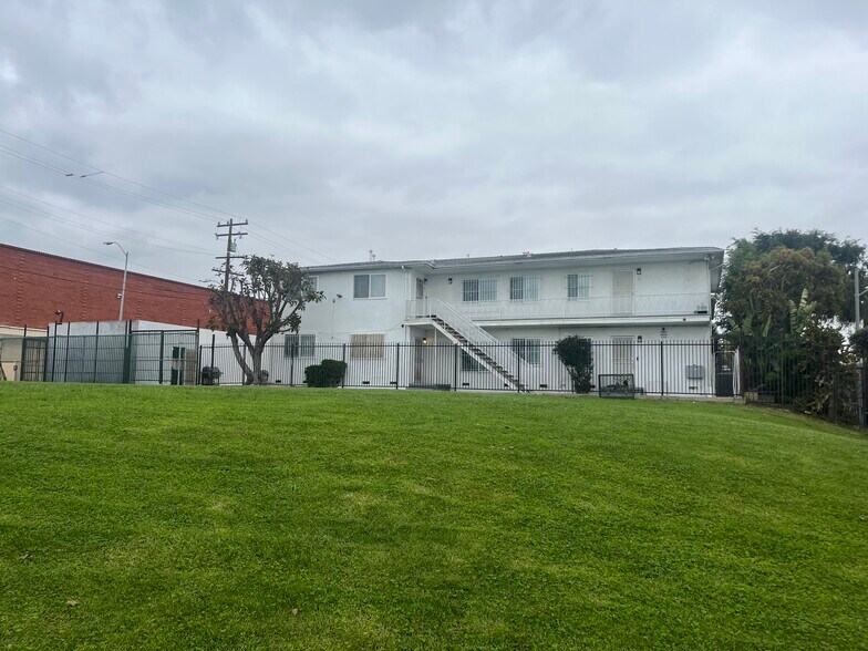 3213 Bartdon Ave, Inglewood, CA à vendre - Photo de l’immeuble – Image 1 sur 15