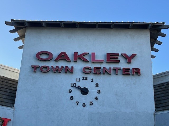 2555 Main St, Oakley, CA à louer - Photo de l’immeuble – Image 3 sur 5