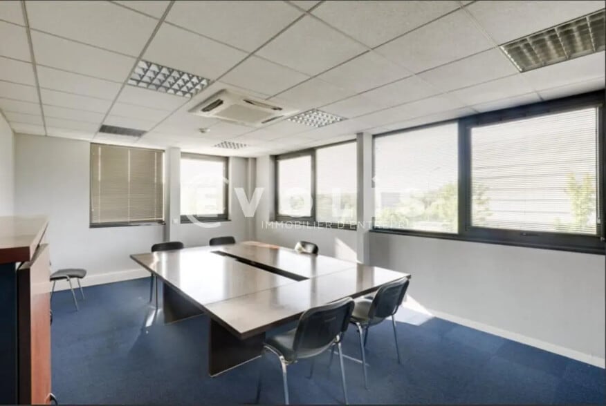 29 Rue Héléne Boucher, Chilly-Mazarin à louer - Photo de l’immeuble – Image 2 sur 9