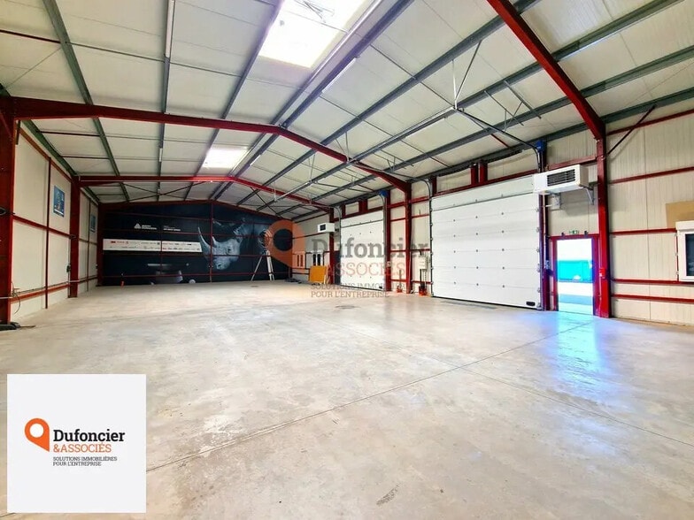 Local d’activités dans Poitiers à louer - Photo de l’immeuble – Image 1 sur 3
