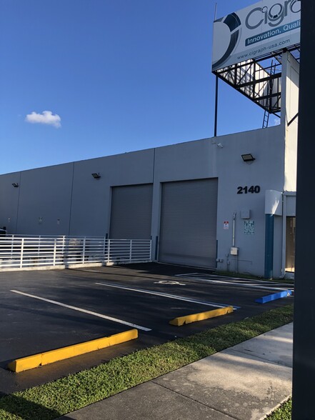 2140 W 62nd St, Hialeah, FL à vendre - Photo de l’immeuble – Image 3 sur 17
