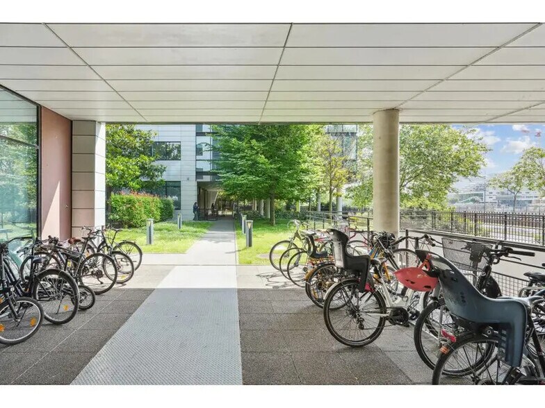 Bureau dans Asnières-sur-Seine à louer - Photo de l’immeuble – Image 1 sur 36