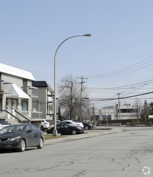 301-309 Rue Corbin, Laval, QC à vendre - Photo de l’immeuble – Image 2 sur 2