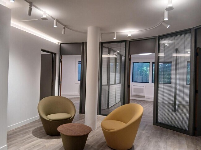 Plus de détails pour Rue Albert Einstein, Champs-sur-Marne - Bureau à louer