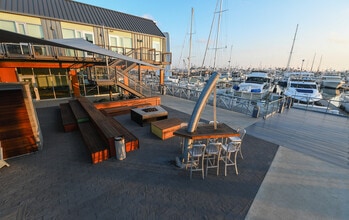 4960 N Harbor Dr, San Diego, CA à louer Photo intérieure– Image 1 sur 5