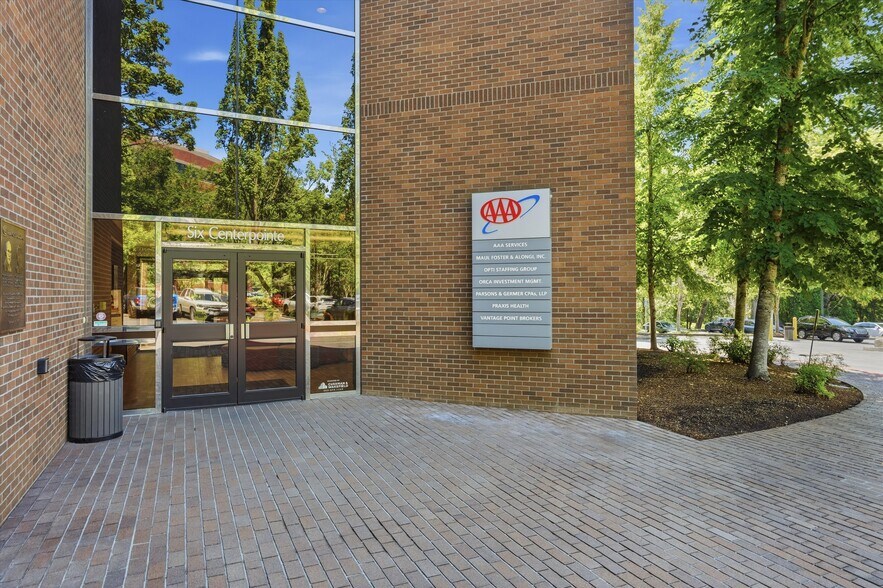 6 Centerpointe Dr, Lake Oswego, OR à louer - Photo de l’immeuble – Image 3 sur 12