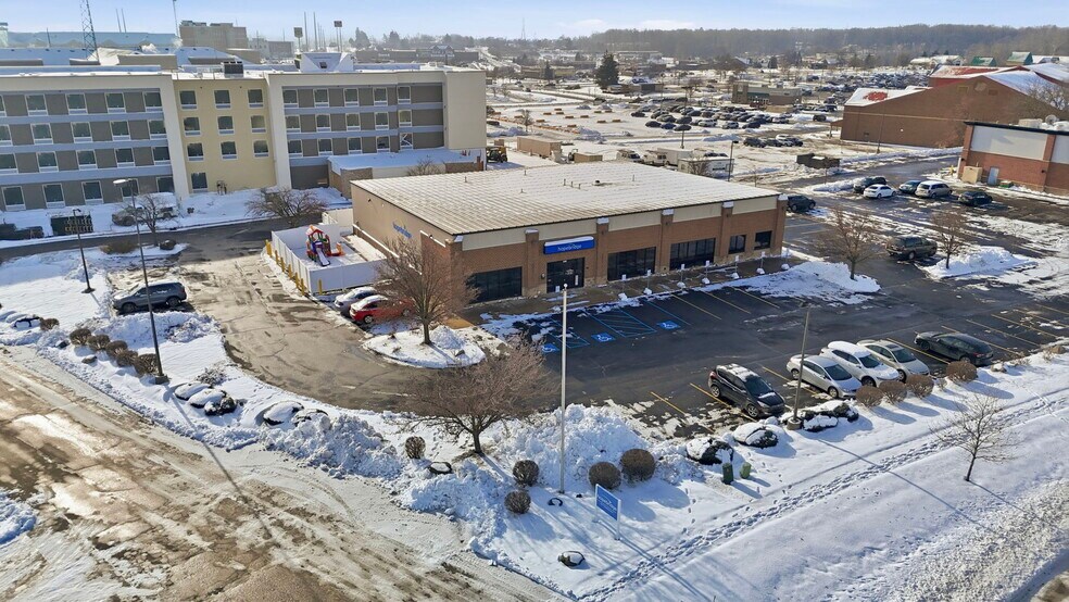 5511 Coventry Ln, Fort Wayne, IN à vendre - Photo de l’immeuble – Image 3 sur 10