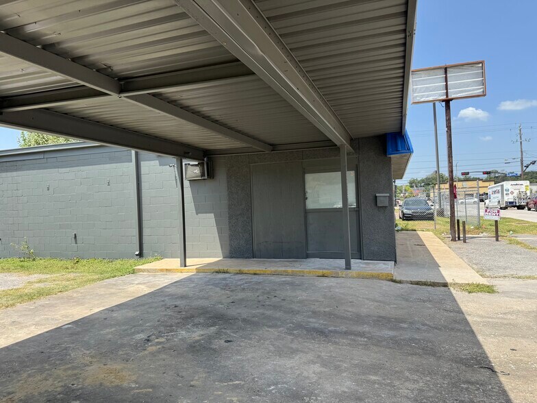 1305 Lacey Dr, Baytown, TX à louer - Photo de l’immeuble – Image 3 sur 10