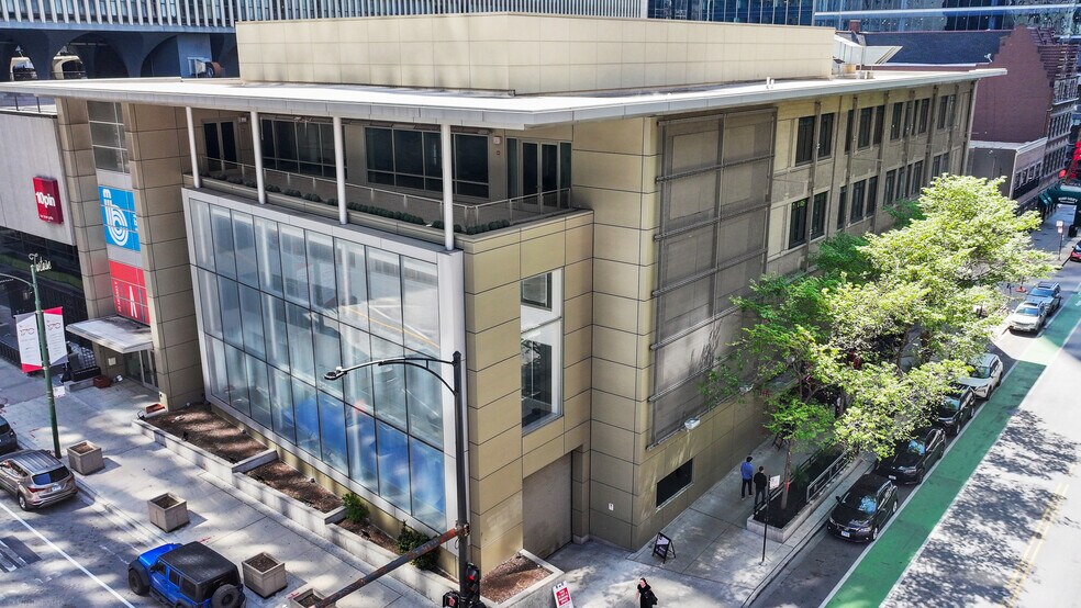 360 N State St, Chicago, IL à vendre - Photo de l’immeuble – Image 2 sur 12