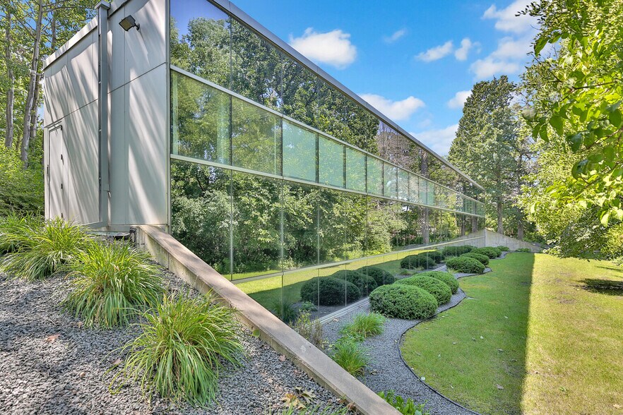 1000 Parkers Lake Rd, Minnetonka, MN à louer - Photo de l’immeuble – Image 2 sur 13