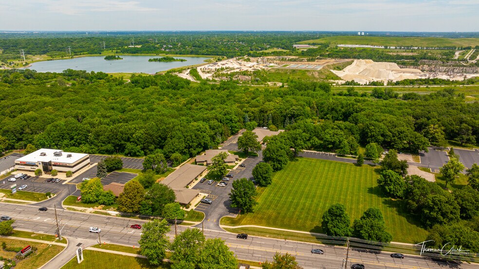 402 W Boughton Rd, Bolingbrook, IL à vendre - Photo principale – Image 1 sur 8