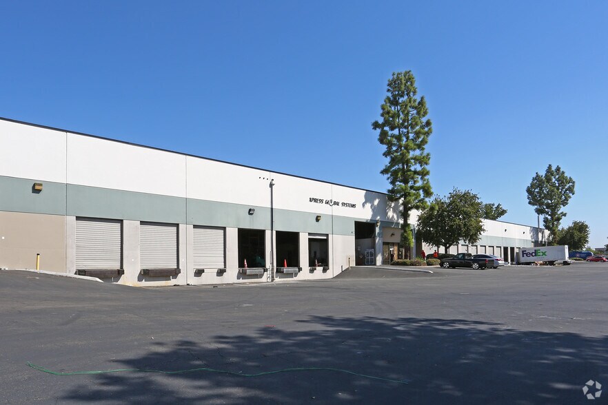 4069 W Shaw Ave, Fresno, CA à vendre - Photo de l’immeuble – Image 3 sur 8