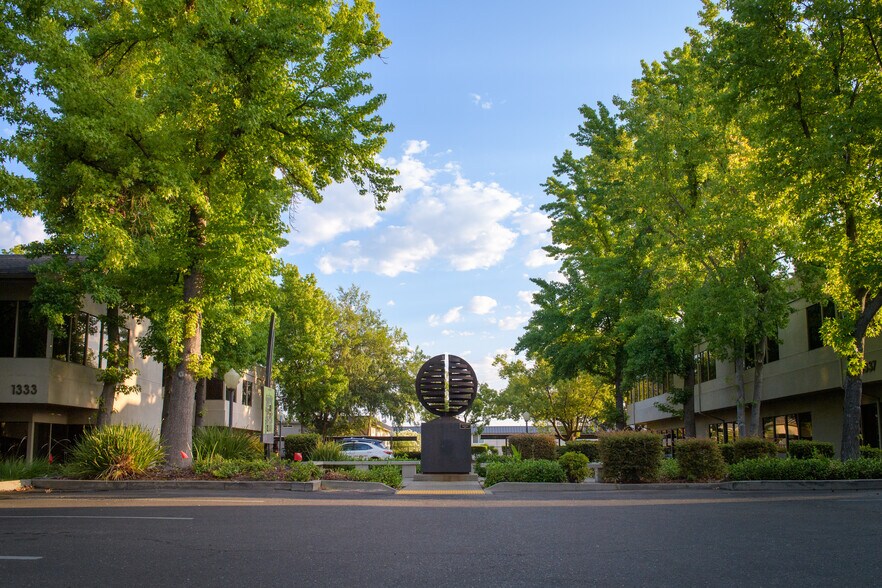 1321 Howe Ave, Sacramento, CA à louer - Photo de l’immeuble – Image 1 sur 9