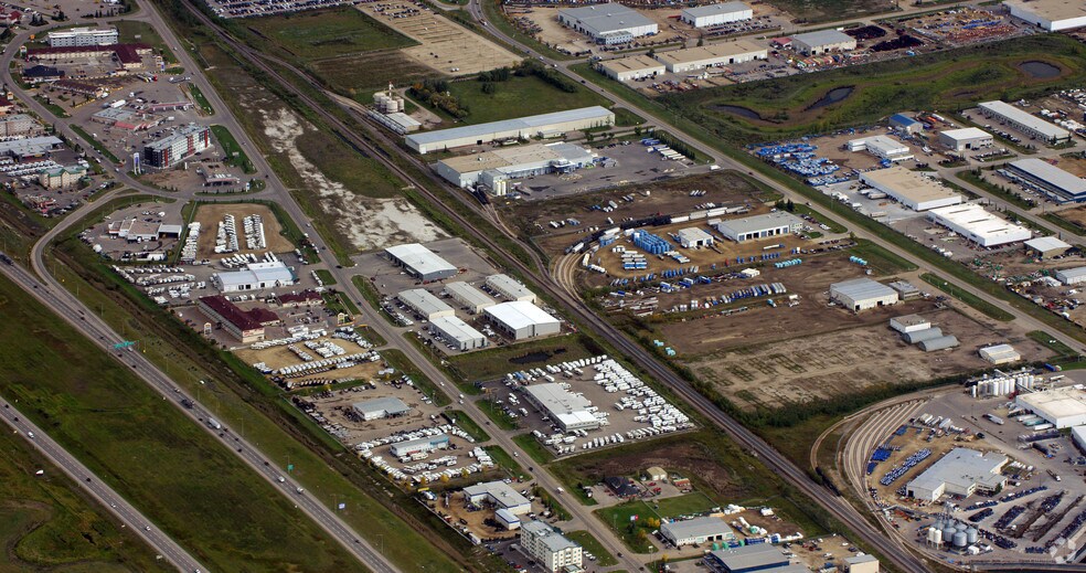 7609 Sparrow Dr, Leduc, AB à louer - Photo principale – Image 2 sur 26