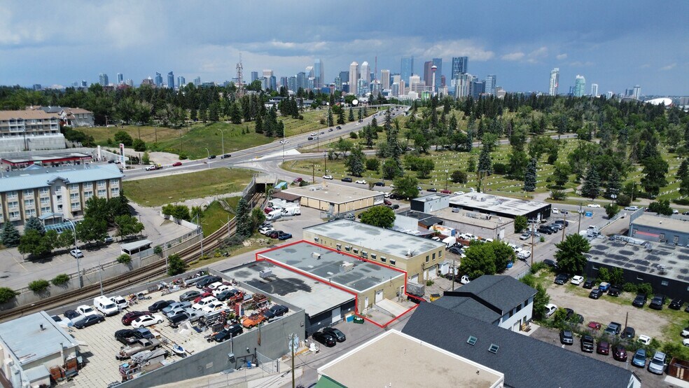 3628 Burnsland Rd SE, Calgary, AB à vendre - Photo de l’immeuble – Image 2 sur 11
