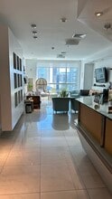 175 SW 7th St, Miami, FL à louer Photo de l’immeuble– Image 1 sur 9