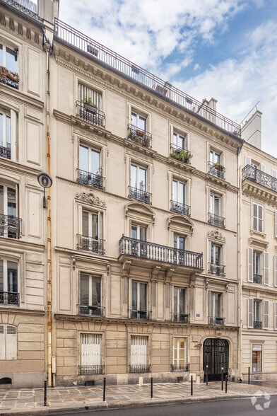 53 Rue La Bruyère, Paris à louer - Photo principale – Image 1 sur 7