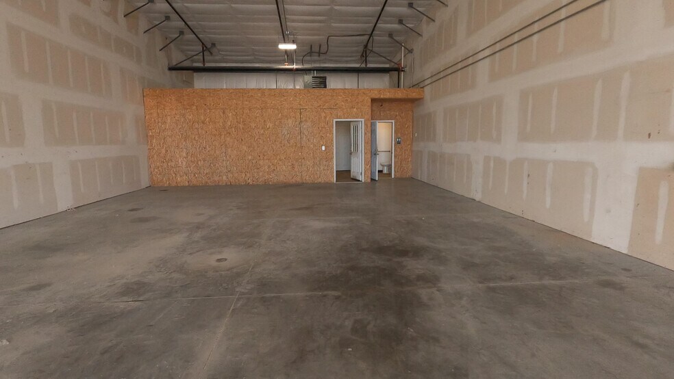 5421 NW Beaver Dr, Johnston, IA à louer - Vidéo sur l’annonce professionnelle – Image 2 sur 7