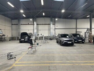 Plus de détails pour Local d'activités à louer