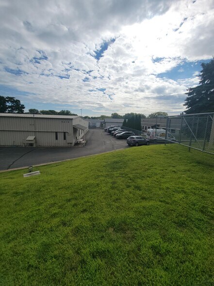 5215 Gershwin Ave, Oakdale, MN à vendre - Photo de l’immeuble – Image 2 sur 3