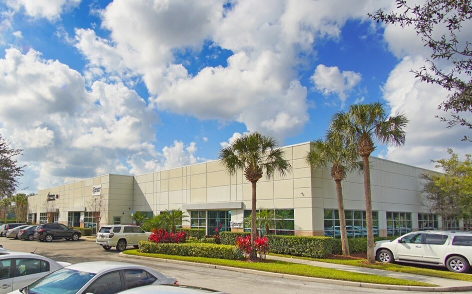 3050 Technology Pky, Orlando, FL à louer - Photo de l’immeuble – Image 3 sur 9