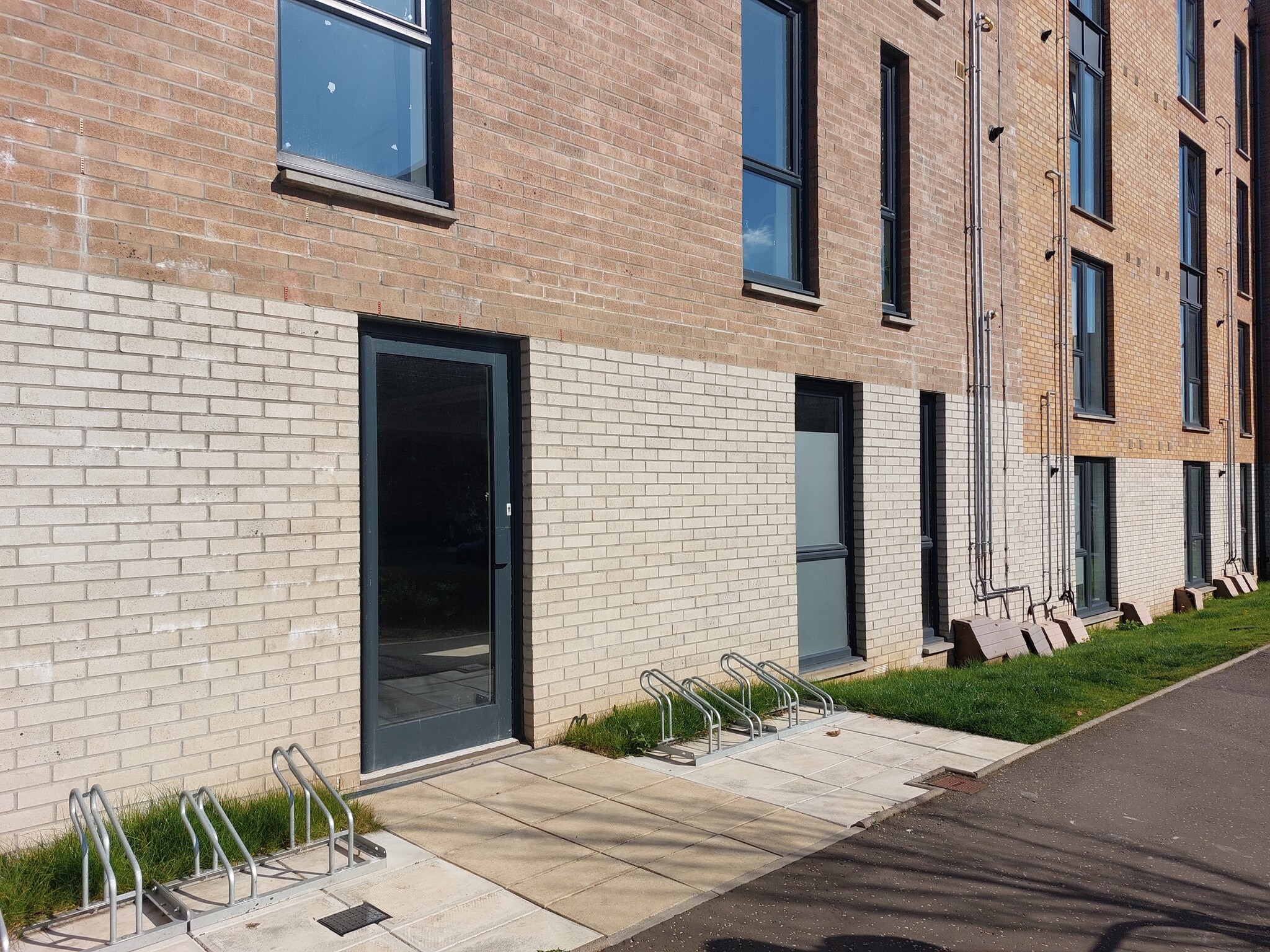Baileyfield Crescent, Edinburgh à louer Photo de l’immeuble– Image 1 sur 3