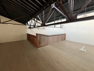 Plus de détails pour Local commercial à louer