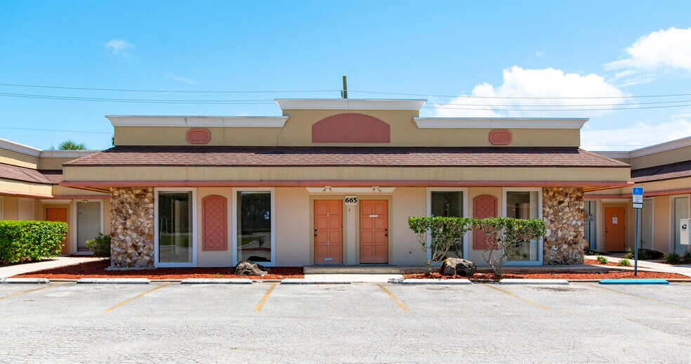 667 Beville Rd, Daytona Beach, FL à louer - Photo de l’immeuble – Image 2 sur 10