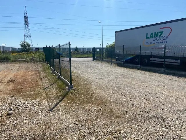 Avenue Docteur Schweitzer, Jonage à louer - Photo de l’immeuble – Image 3 sur 5