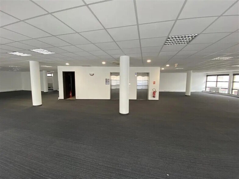 Bureau dans Asnières-sur-Seine à louer - Photo de l’immeuble – Image 2 sur 9