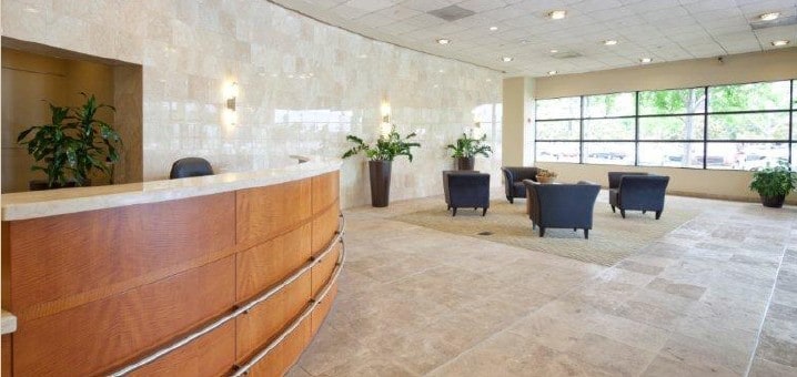 1500 Hughes Way, Long Beach, CA à louer - Hall d’entrée – Image 1 sur 3