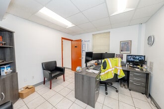 808 NW 12th Ave, Pompano Beach, FL à louer Photo intérieure– Image 2 sur 51