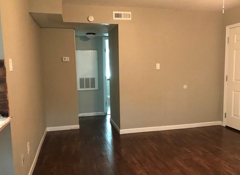 806 Oran Cir, Bryan, TX à vendre - Photo intérieure – Image 3 sur 5